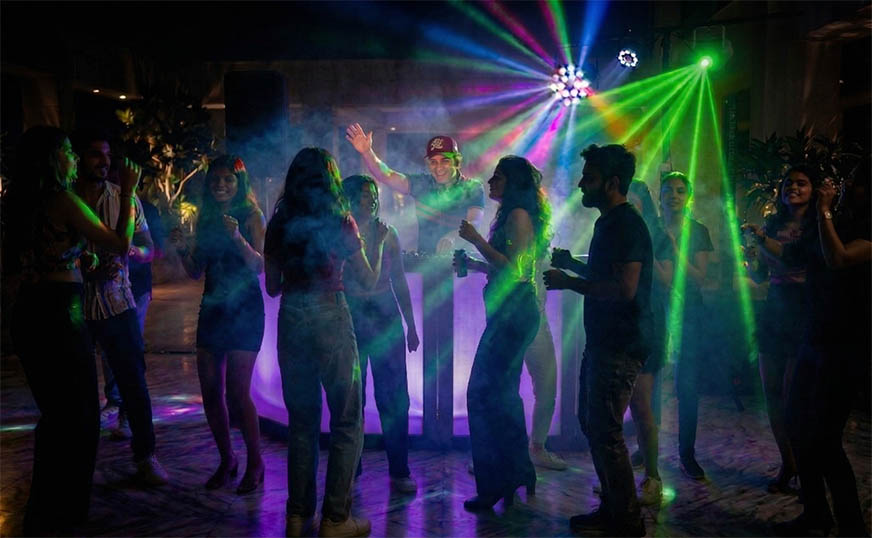 DJ para festa zona leste São Paulo Tatuapé com equipamento de som e luzes