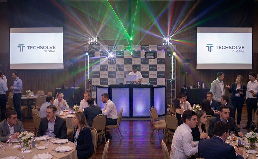 DJ para evento corporativo com estrutura de som e luz SP