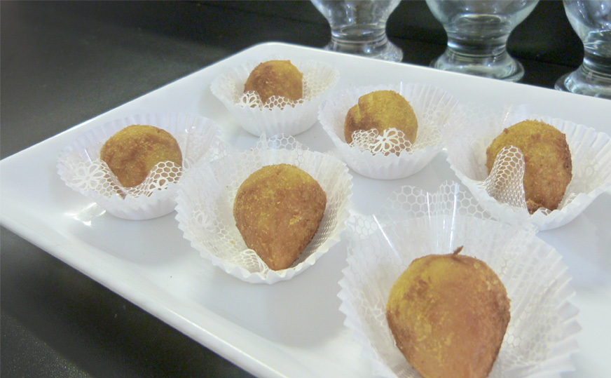 Bandeja de salgadinhos para festa