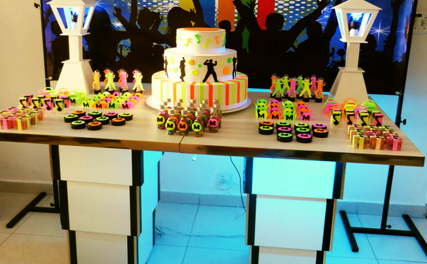 Decoração para festa neon teen